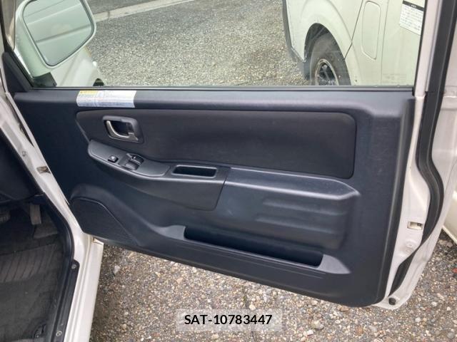 Nissan KICKS 2010-09 8413068-15
