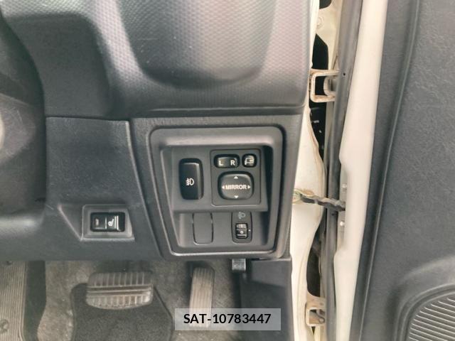 Nissan KICKS 2010-09 8413068-18