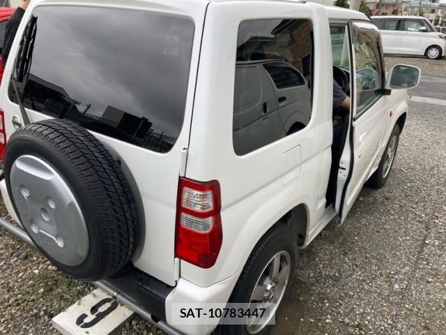 Nissan KICKS 2010-09 8413068-5