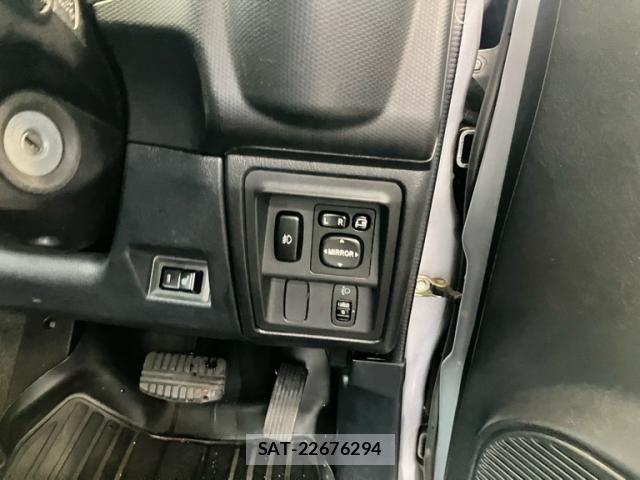 Nissan KICKS 2009-05 8627334-11