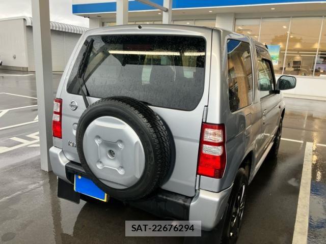 Nissan KICKS 2009-05 8627334-2