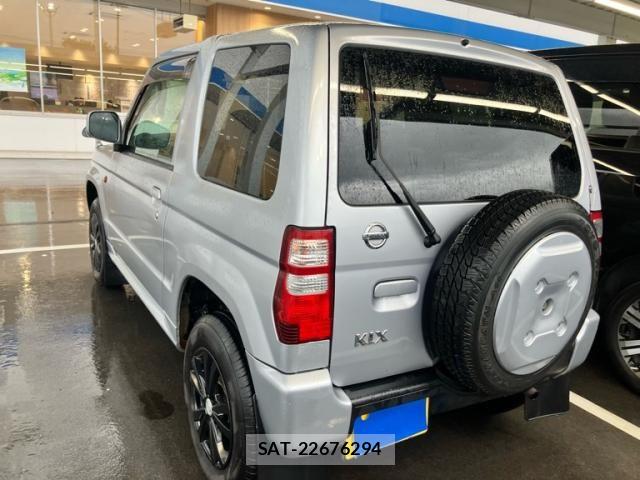 Nissan KICKS 2009-05 8627334-3