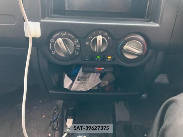 Nissan KICKS 2008-11 8627332-17