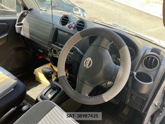 Nissan KICKS 2011-11 8666337-11