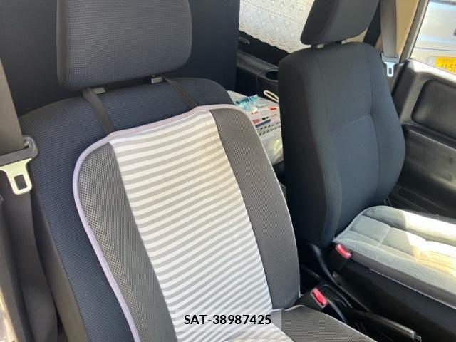 Nissan KICKS 2011-11 8666337-12