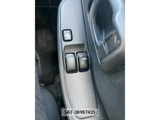 Nissan KICKS 2011-11 8666337-18