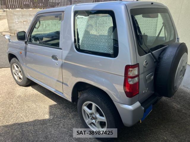 Nissan KICKS 2011-11 8666337-3