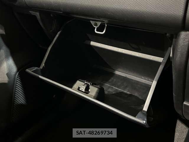 Nissan KICKS 2009-08 8849483-17