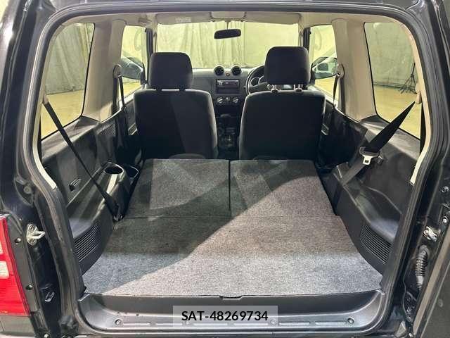 Nissan KICKS 2009-08 8849483-21
