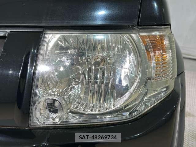 Nissan KICKS 2009-08 8849483-24