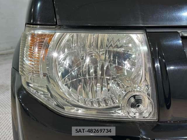 Nissan KICKS 2009-08 8849483-25