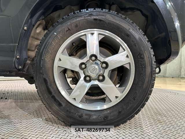 Nissan KICKS 2009-08 8849483-26
