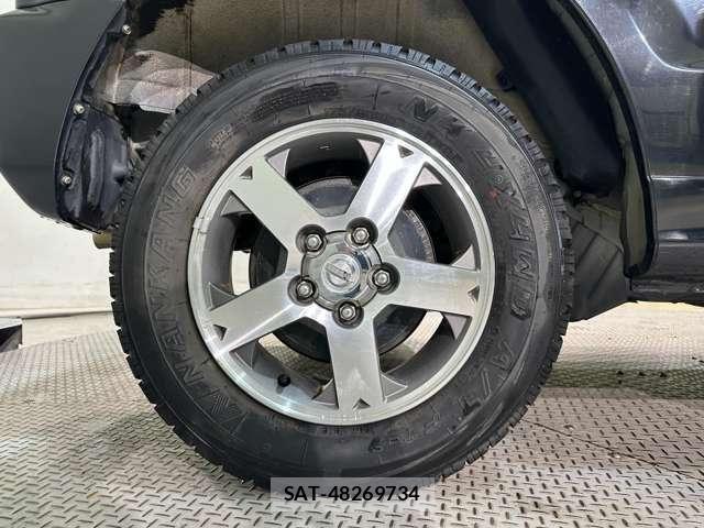 Nissan KICKS 2009-08 8849483-27