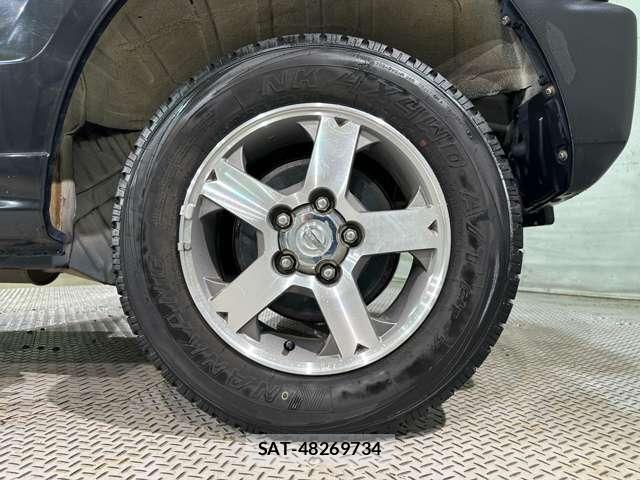 Nissan KICKS 2009-08 8849483-28
