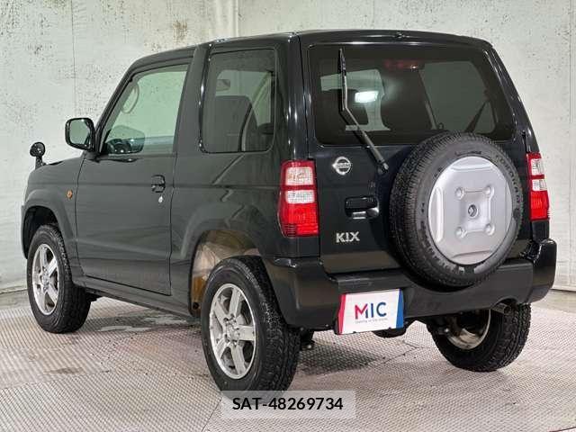 Nissan KICKS 2009-08 8849483-6