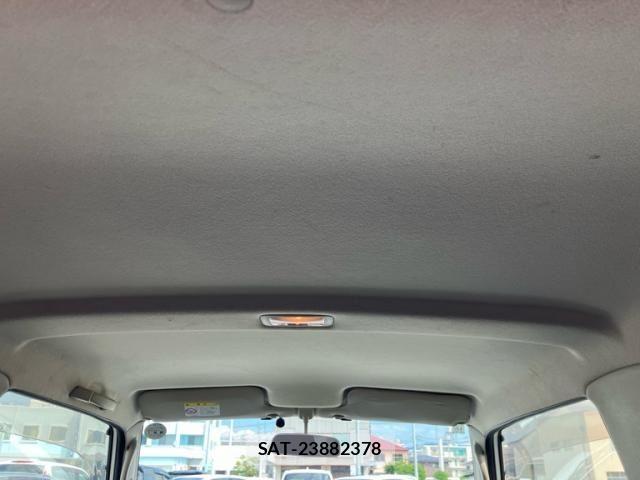 Nissan KICKS 2011-10 8849482-12