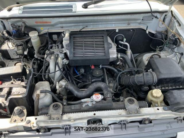Nissan KICKS 2011-10 8849482-14