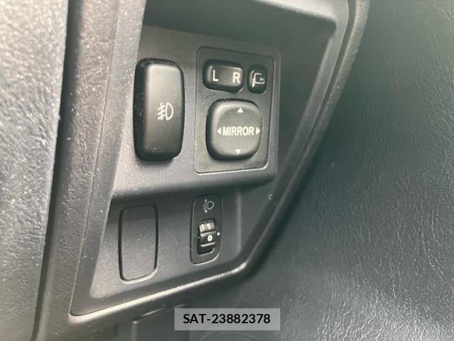 Nissan KICKS 2011-10 8849482-17