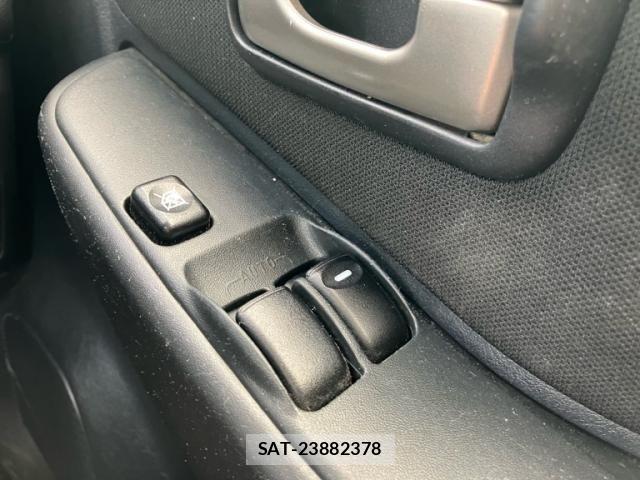 Nissan KICKS 2011-10 8849482-18