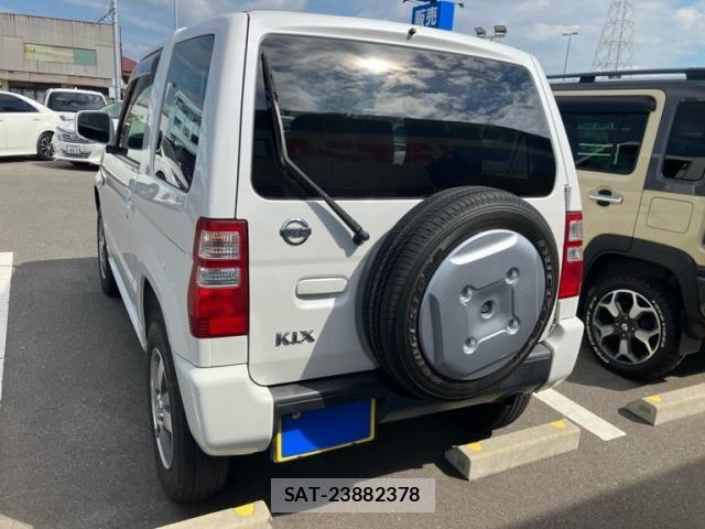 Nissan KICKS 2011-10 8849482-1