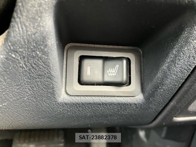 Nissan KICKS 2011-10 8849482-19