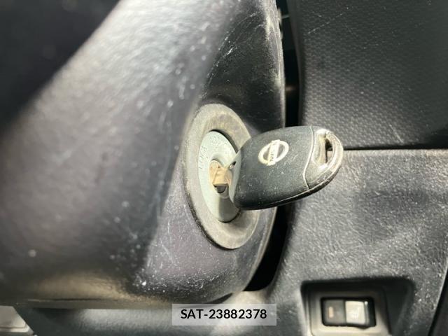 Nissan KICKS 2011-10 8849482-20