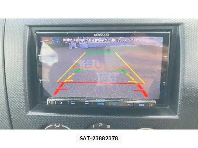 Nissan KICKS 2011-10 8849482-28