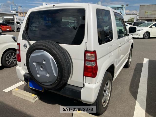 Nissan KICKS 2011-10 8849482-3