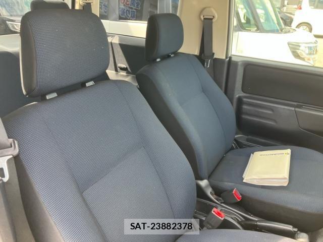 Nissan KICKS 2011-10 8849482-5