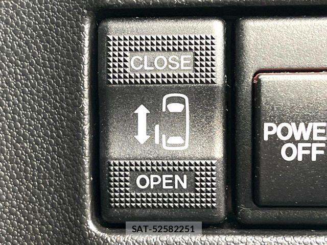 Nissan LAFESTA 2017-01 6815533-4