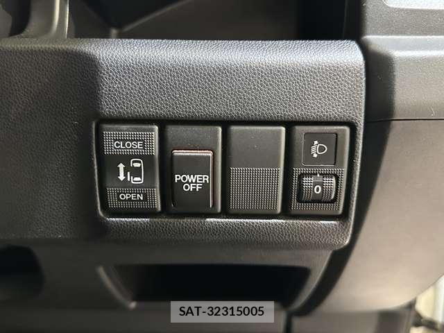 Nissan LAFESTA 2012-01 7272147-12