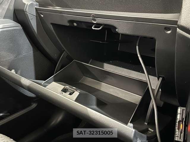 Nissan LAFESTA 2012-01 7272147-22