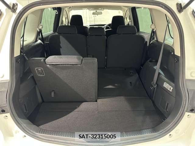 Nissan LAFESTA 2012-01 7272147-25