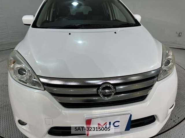 Nissan LAFESTA 2012-01 7272147-28
