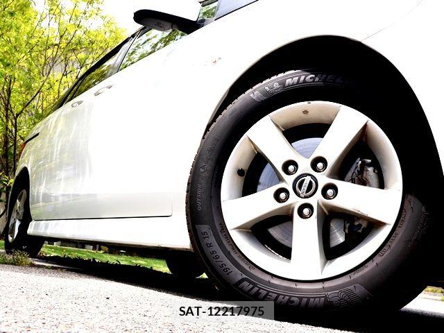 Nissan LAFESTA 2016-09 7272141-13