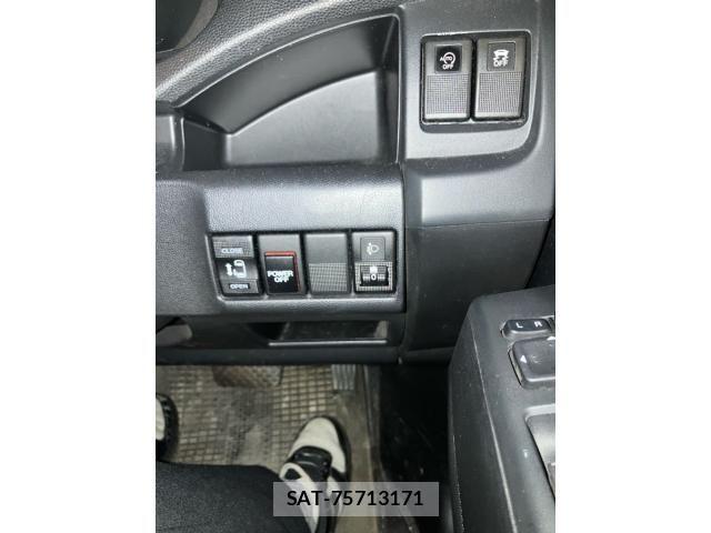 Nissan LAFESTA 2015-06 7392537-18