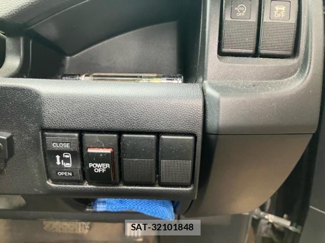 Nissan LAFESTA 2013-12 7786107-10