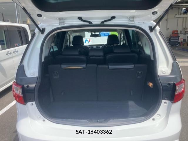 Nissan LAFESTA 2013-02 8230507-10