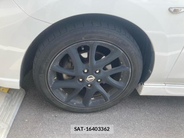Nissan LAFESTA 2013-02 8230507-8