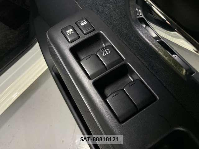 Nissan LAFESTA 2012-02 8245575-17