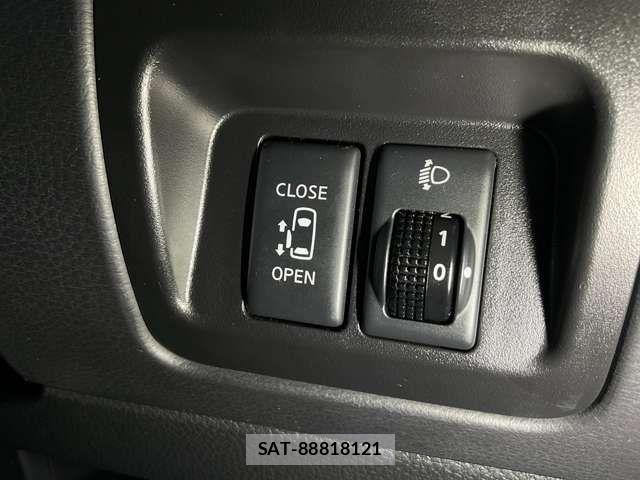 Nissan LAFESTA 2012-02 8245575-4