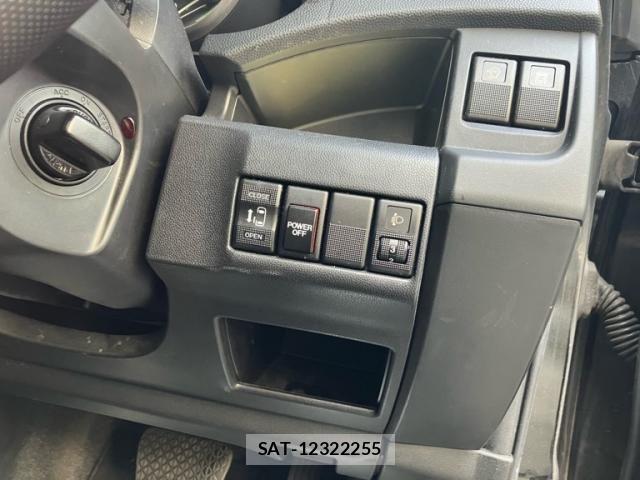 Nissan LAFESTA 2016-09 8366535-12