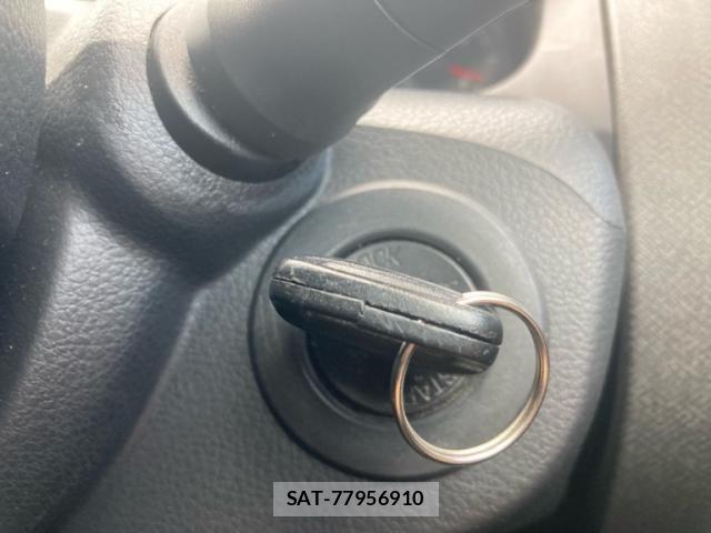 Nissan LAFESTA 2005-10 8366539-21