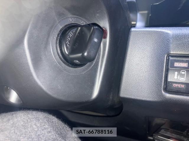 Nissan LAFESTA 2014-01 8371765-15