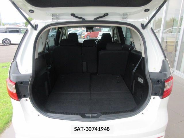 Nissan LAFESTA 2017-01 8413073-10