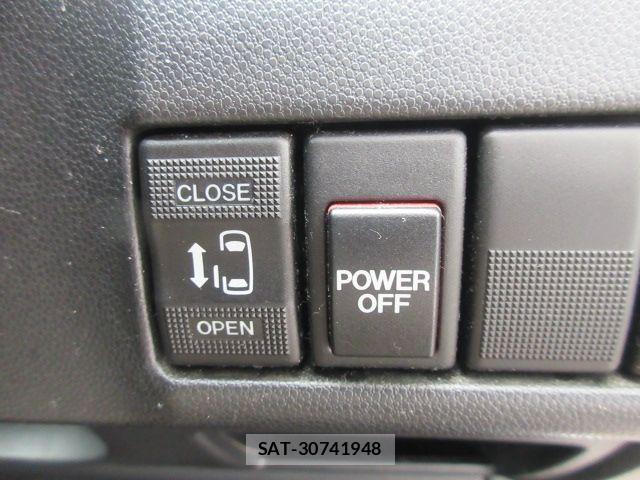 Nissan LAFESTA 2017-01 8413073-19
