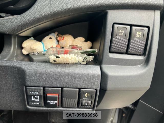 Nissan LAFESTA 2014-01 8413075-18