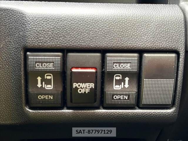 Nissan LAFESTA 2016-01 8871269-18