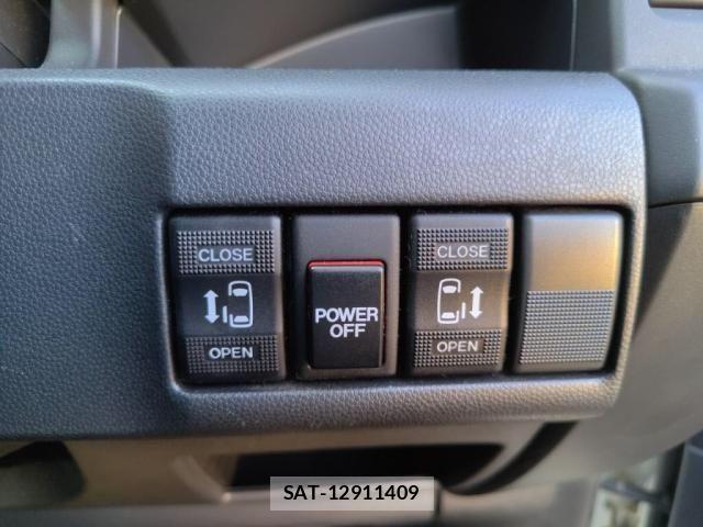 Nissan LAFESTA 2016-01 7455209-15