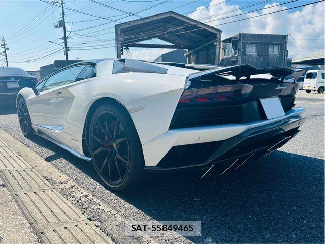 Lamborghini Aventador 2018-10 1322057-1